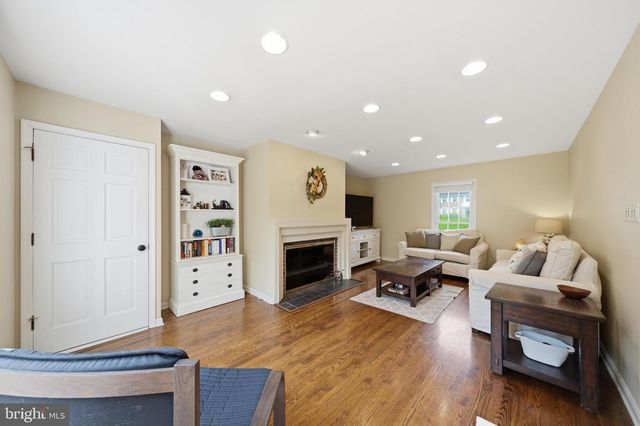 10313 CROWN POINT CT, Potomac, MD 20854