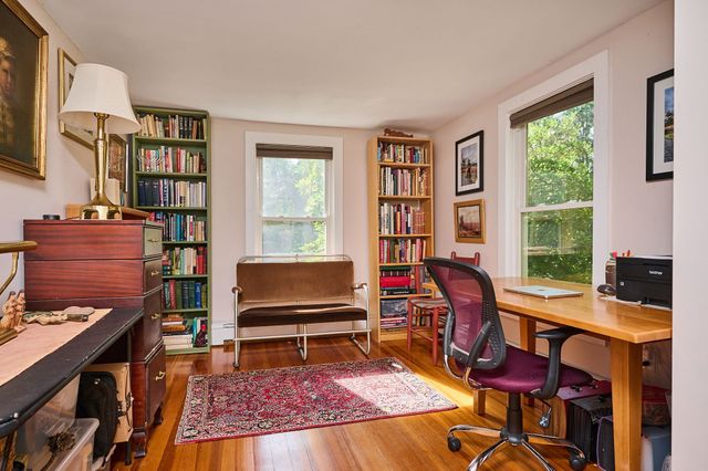 93 Arch St, Northampton, MA 01053