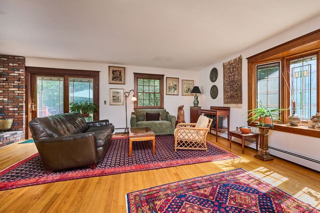 93 Arch St, Northampton, MA 01053