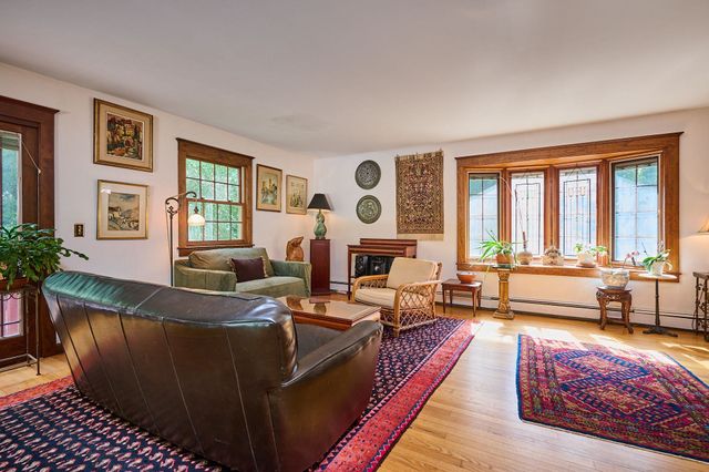 93 Arch St, Northampton, MA 01053