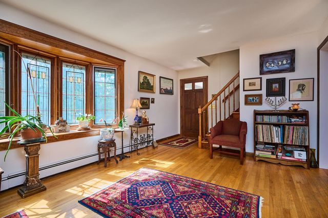 93 Arch St, Northampton, MA 01053