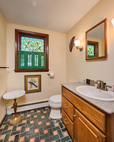 93 Arch St, Northampton, MA 01053