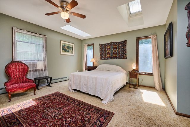 93 Arch St, Northampton, MA 01053