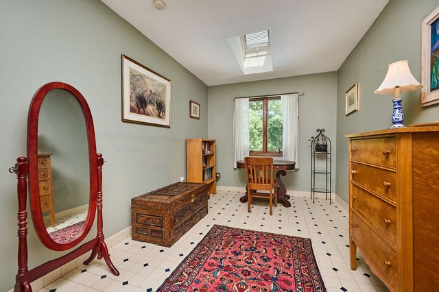93 Arch St, Northampton, MA 01053