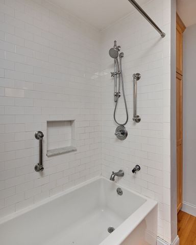93 Arch St, Northampton, MA 01053