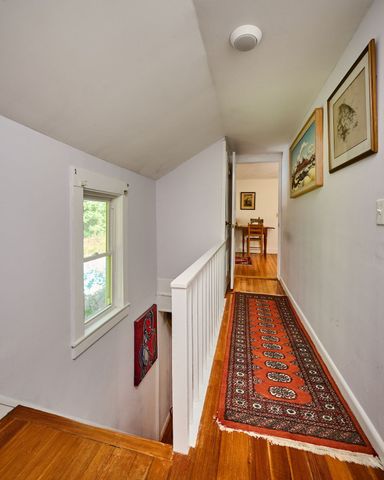 93 Arch St, Northampton, MA 01053