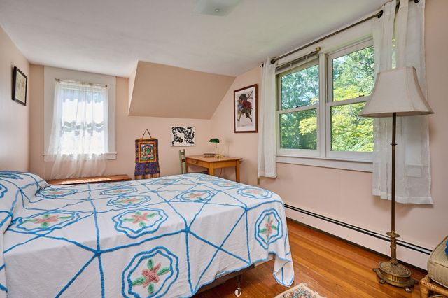 93 Arch St, Northampton, MA 01053