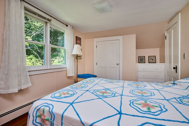 93 Arch St, Northampton, MA 01053