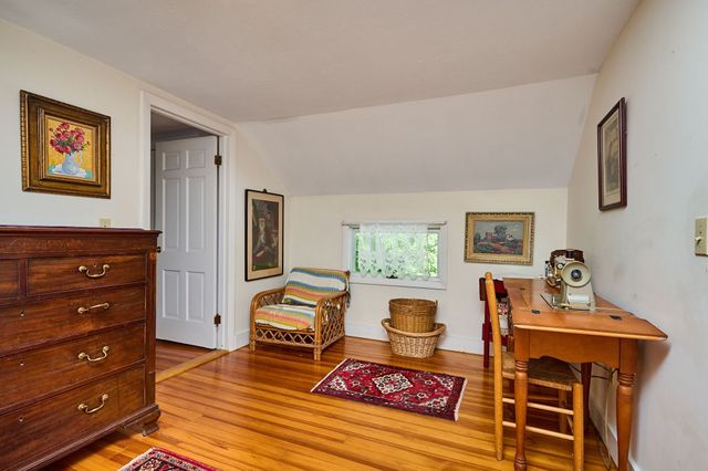 93 Arch St, Northampton, MA 01053