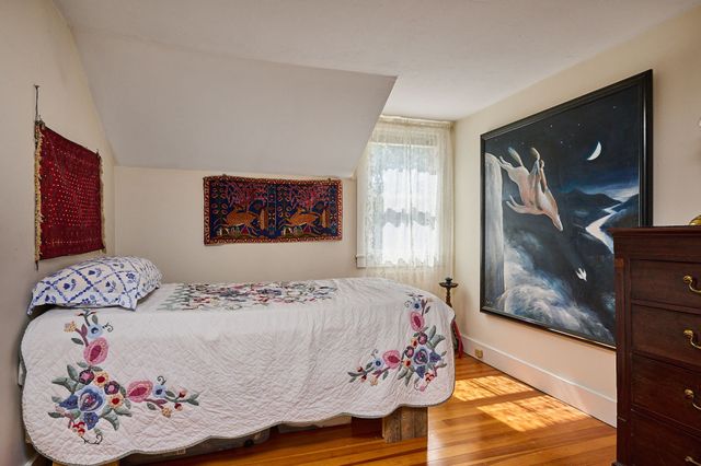 93 Arch St, Northampton, MA 01053