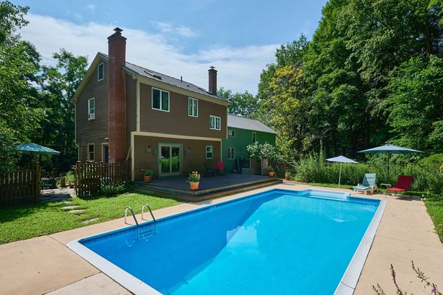 93 Arch St, Northampton, MA 01053