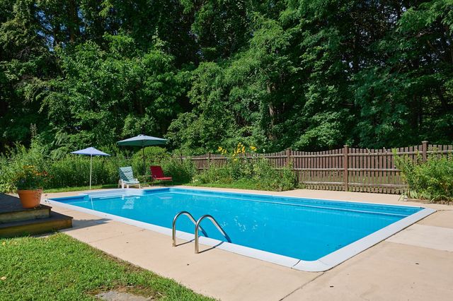 93 Arch St, Northampton, MA 01053