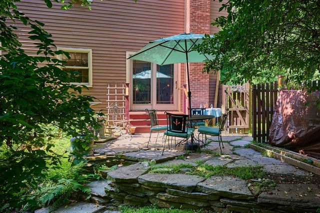 93 Arch St, Northampton, MA 01053