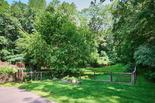 93 Arch St, Northampton, MA 01053