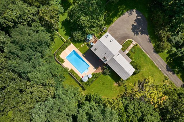 93 Arch St, Northampton, MA 01053