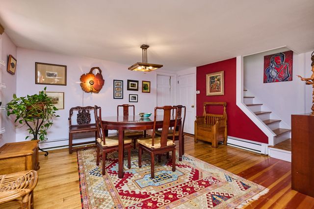93 Arch St, Northampton, MA 01053
