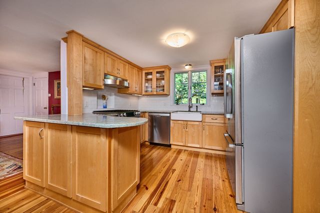 93 Arch St, Northampton, MA 01053