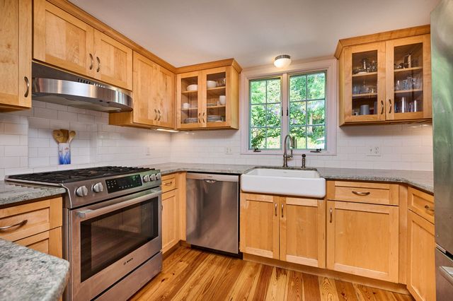 93 Arch St, Northampton, MA 01053
