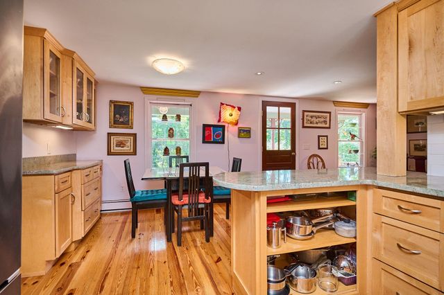 93 Arch St, Northampton, MA 01053