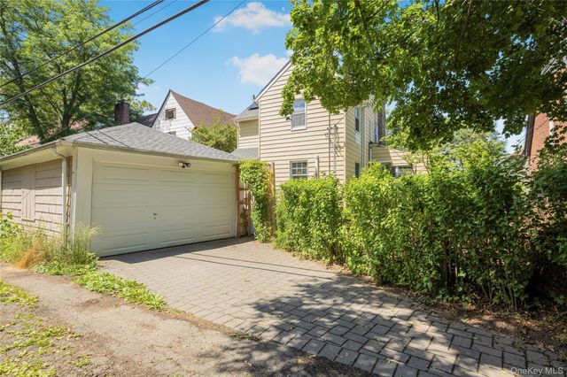 10 Ashton Road, Yonkers, NY 10705