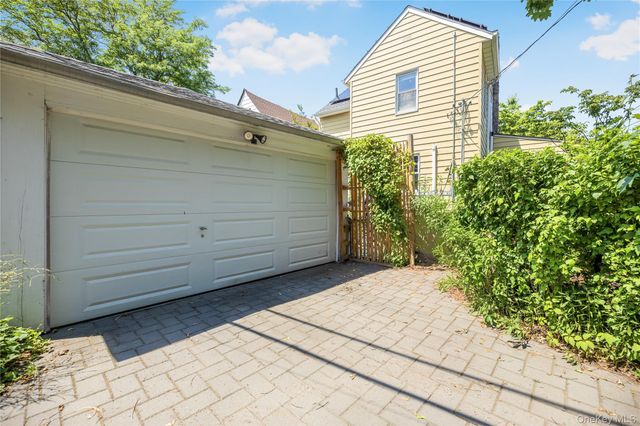10 Ashton Road, Yonkers, NY 10705
