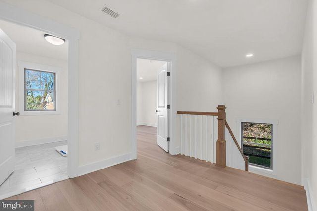 8 CHURCH ST, Stockton, NJ 08559