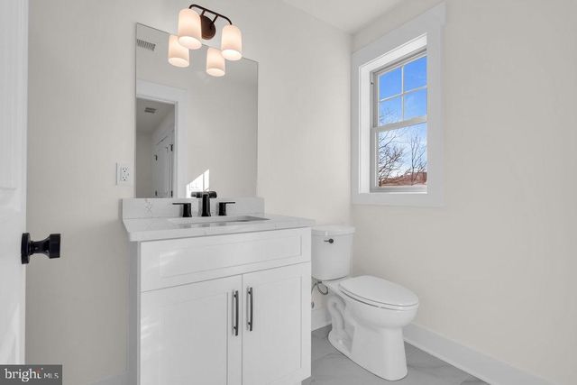 8 CHURCH ST, Stockton, NJ 08559