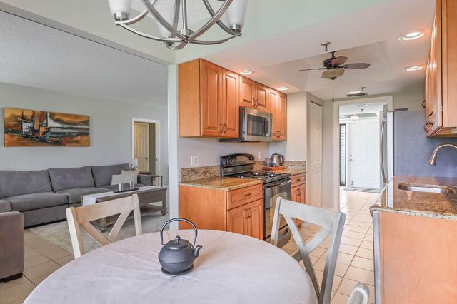 5279 S FOUNTAINS Drive S 703, Lake Worth, FL 33467