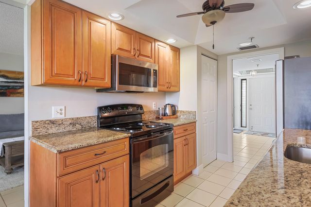5279 S FOUNTAINS Drive S 703, Lake Worth, FL 33467