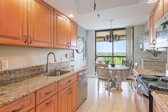 5279 S FOUNTAINS Drive S 703, Lake Worth, FL 33467