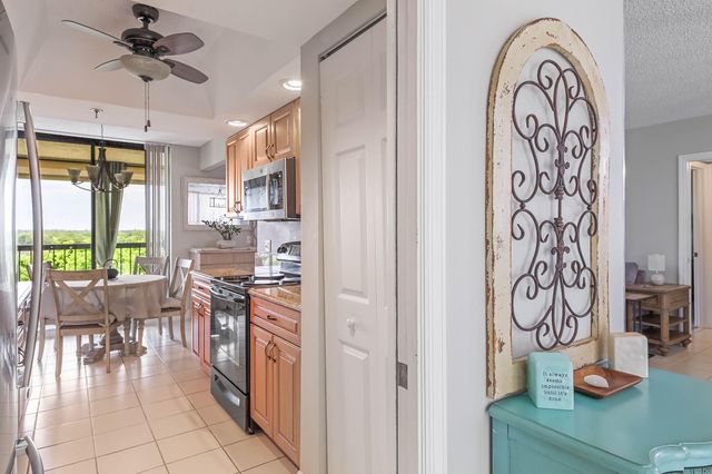 5279 S FOUNTAINS Drive S 703, Lake Worth, FL 33467