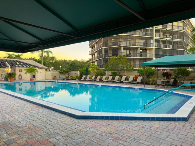 5279 S FOUNTAINS Drive S 703, Lake Worth, FL 33467