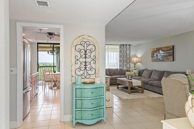 5279 S FOUNTAINS Drive S 703, Lake Worth, FL 33467
