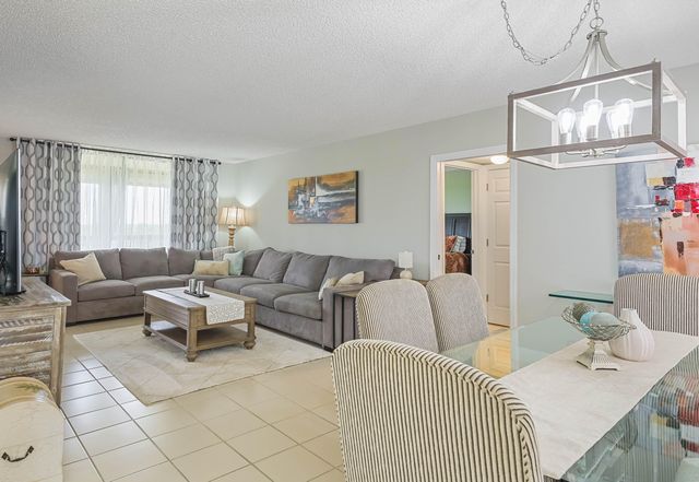 5279 S FOUNTAINS Drive S 703, Lake Worth, FL 33467