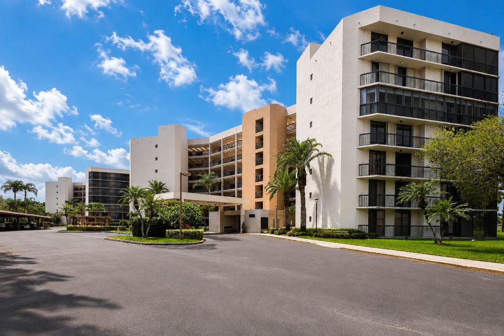 5279 S FOUNTAINS Drive S 703, Lake Worth, FL 33467