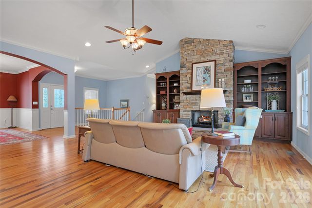 180 Notlvsi Court, Brevard, NC 28712