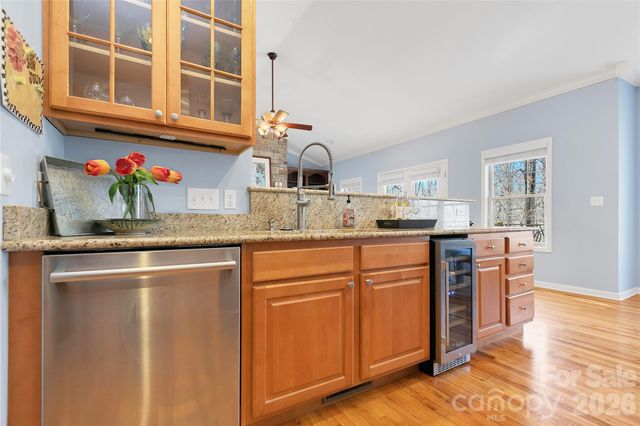 180 Notlvsi Court, Brevard, NC 28712