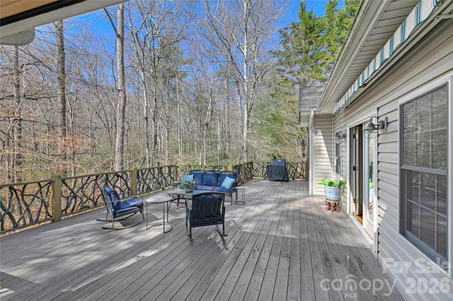 180 Notlvsi Court, Brevard, NC 28712