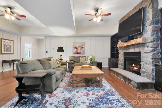 180 Notlvsi Court, Brevard, NC 28712