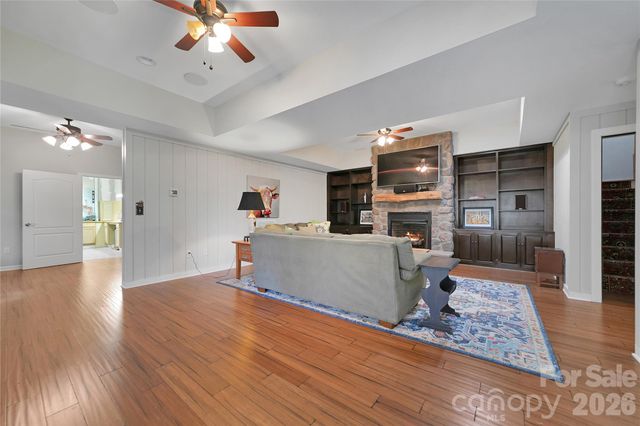 180 Notlvsi Court, Brevard, NC 28712