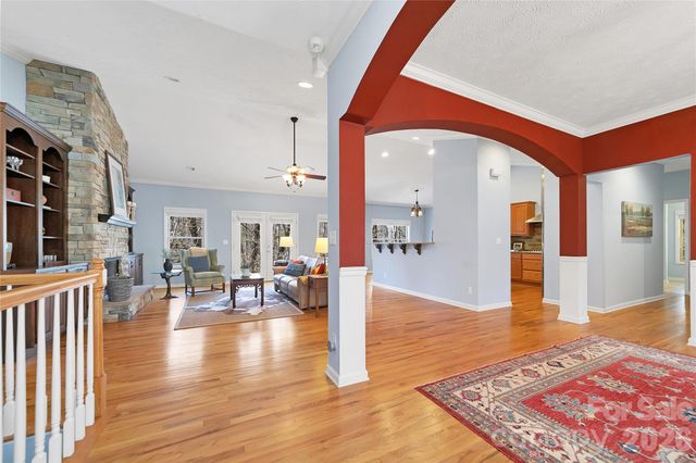 180 Notlvsi Court, Brevard, NC 28712