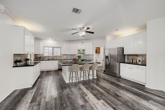 2310 McKendrick DR, Cedar Park, TX 78613