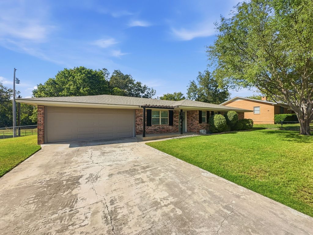 405 S Bouldin Street, Hamilton, TX 76531