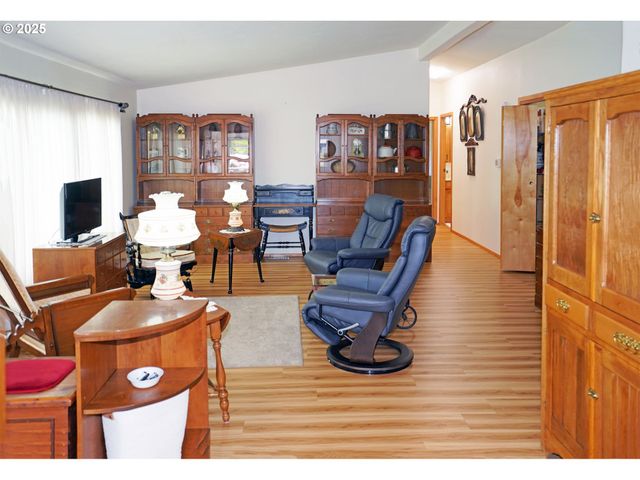 14308 Ne SANDY Blvd #42, Portland, OR 97230