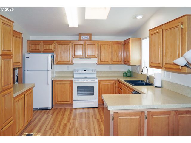 14308 Ne SANDY Blvd #42, Portland, OR 97230