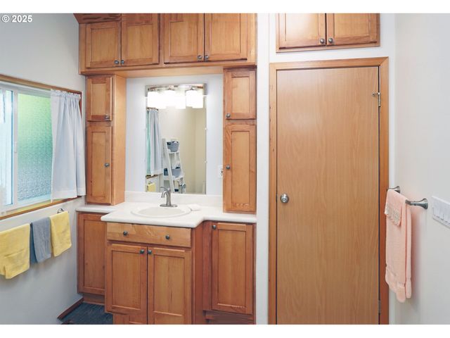14308 Ne SANDY Blvd #42, Portland, OR 97230