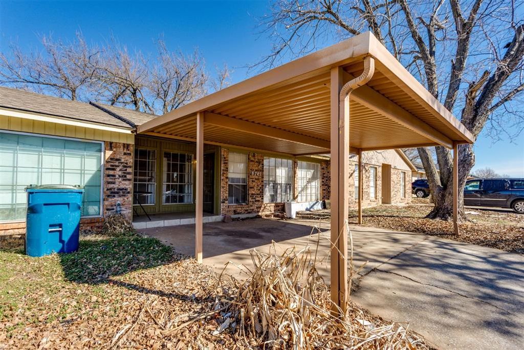 Image 2 of property listing at 8741 Saint George Way, Midwest City, OK 73110