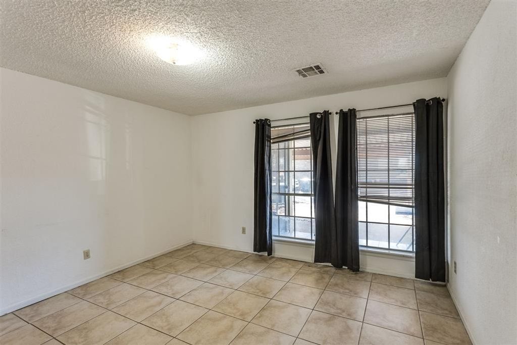 Image 13 of property listing at 8741 Saint George Way, Midwest City, OK 73110