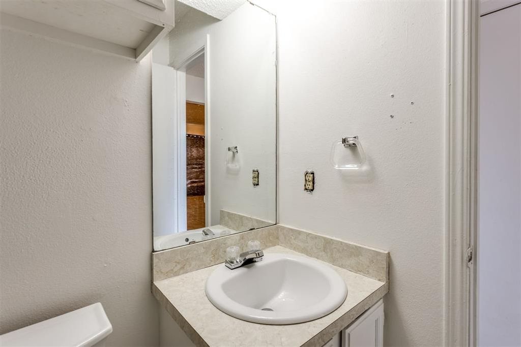 Image 17 of property listing at 8741 Saint George Way, Midwest City, OK 73110
