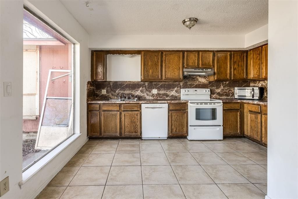 Image 19 of property listing at 8741 Saint George Way, Midwest City, OK 73110